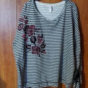 🖤Xhilaration🖤embroidered sweatshirt 🖤